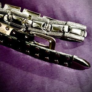 Very cool women’s motorcycle riding belt